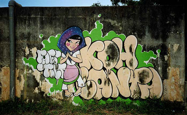Graffiti throw up / flop mélangé à un personnage féminin typique de Fafi