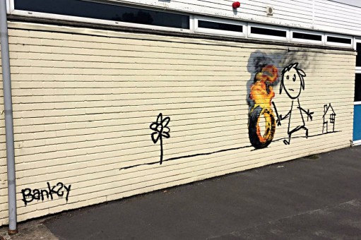 fresque de l'artiste Banksy dans l'école primaire